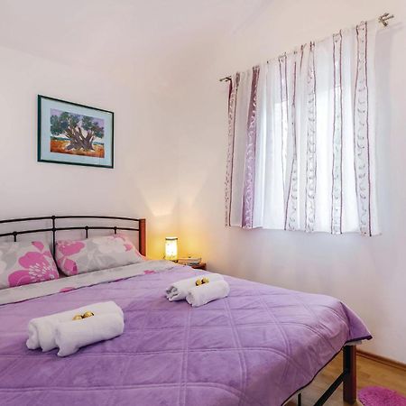 1 Bedroom Stunning Apartment In Bakarac Bagian luar foto