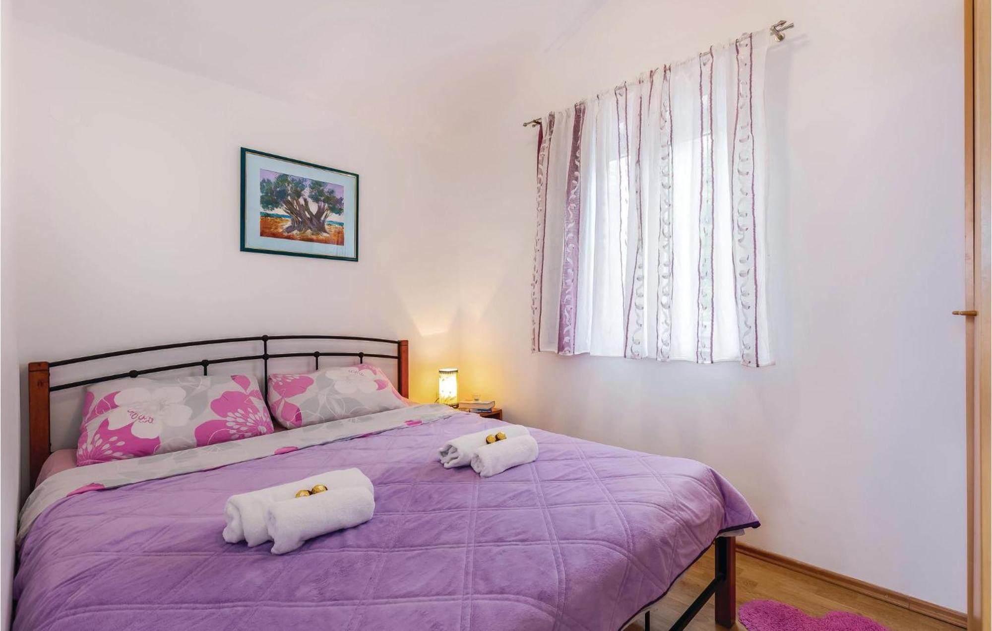 1 Bedroom Stunning Apartment In Bakarac Bagian luar foto