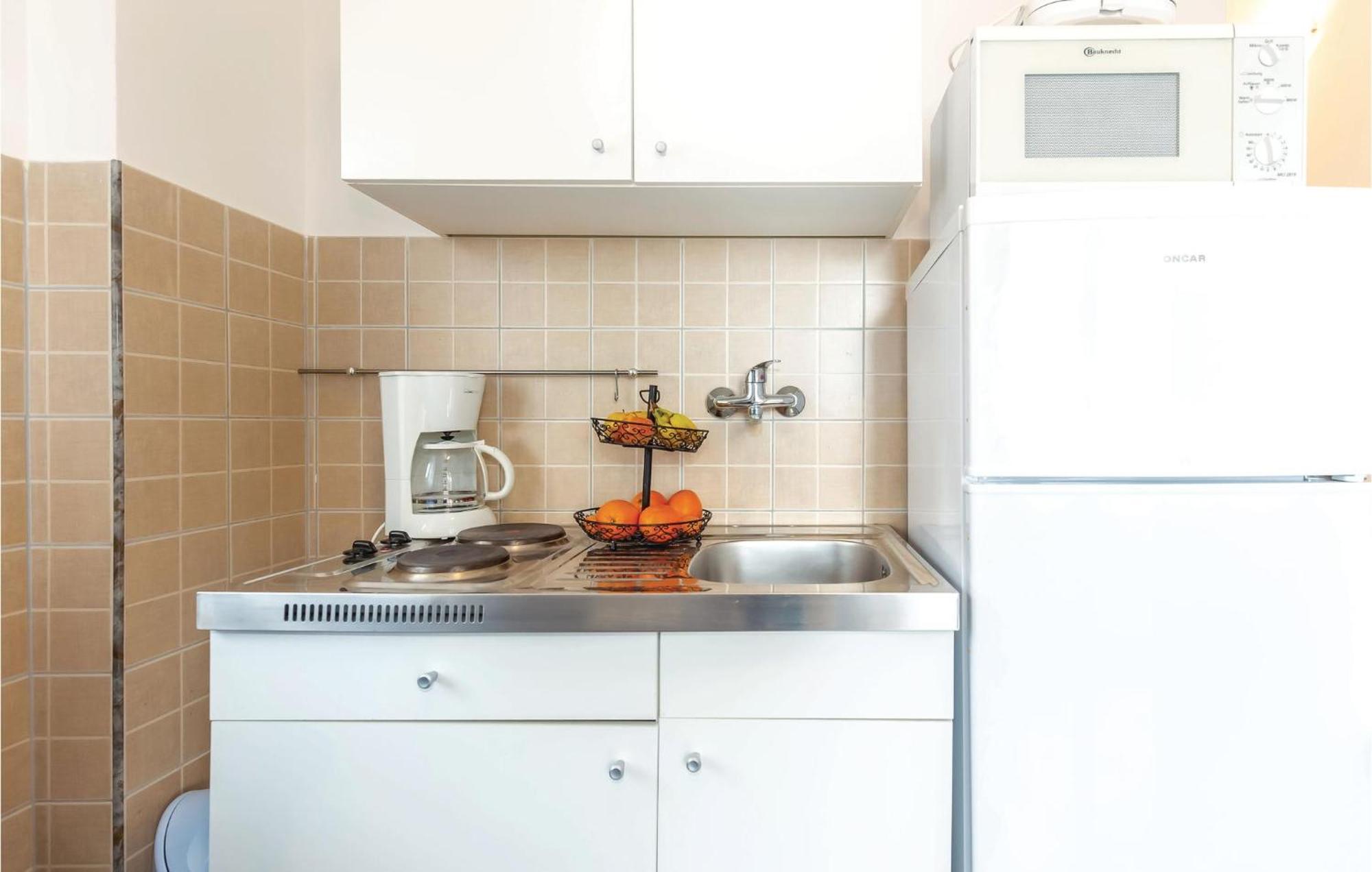 1 Bedroom Stunning Apartment In Bakarac Bagian luar foto