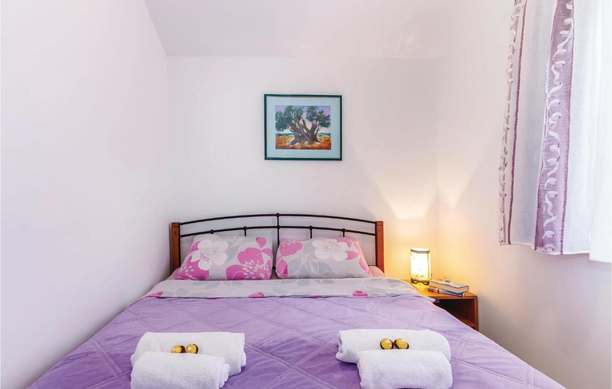1 Bedroom Stunning Apartment In Bakarac Bagian luar foto